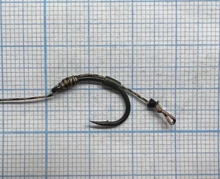Монтаж на лидкоре (Кормушка Caiman In-Line Flat Method Feeder M 40гр.)+Крючок К105 тефлон №8